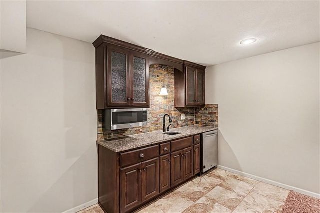 104 SW Shores Drive, Lee's Summit, MO 64064