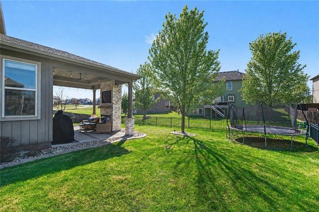 104 SW Shores Drive, Lee's Summit, MO 64064