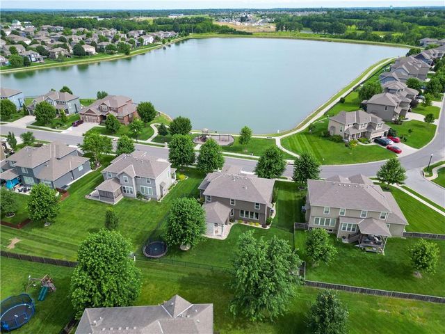 104 SW Shores Drive, Lee's Summit, MO 64064