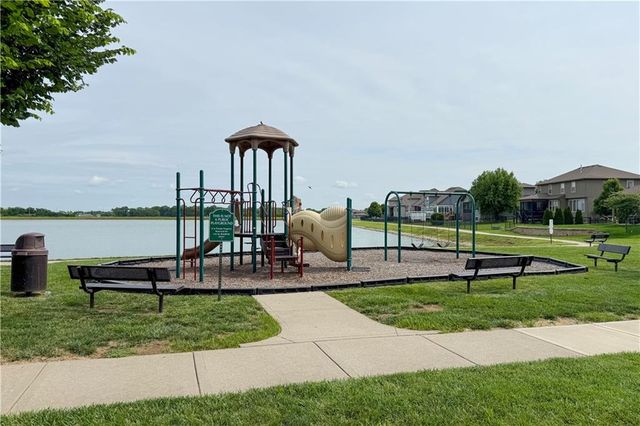 104 SW Shores Drive, Lee's Summit, MO 64064