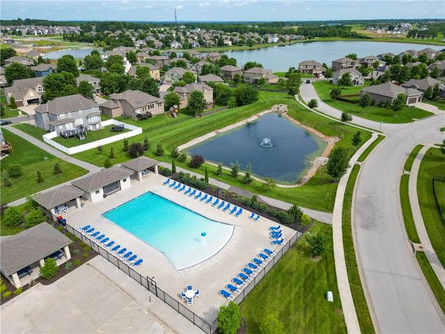 104 SW Shores Drive, Lee's Summit, MO 64064