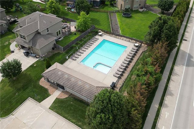 104 SW Shores Drive, Lee's Summit, MO 64064