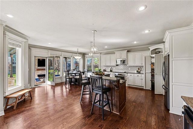 104 SW Shores Drive, Lee's Summit, MO 64064