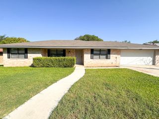 126 Crestwood Dr, Kerrville, TX 78028