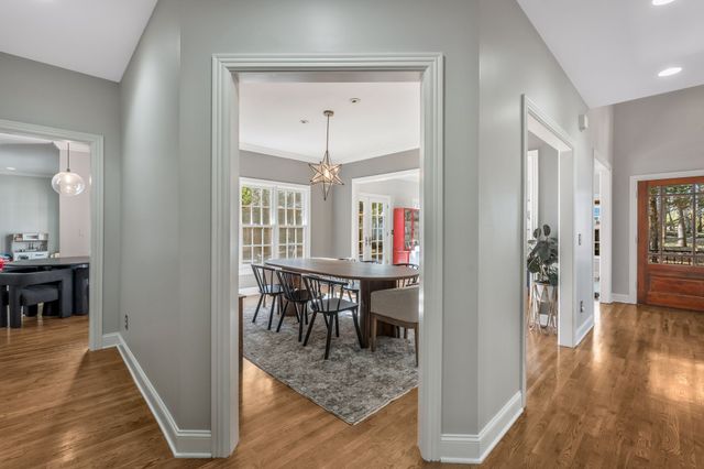 1207 Grandview Dr, Nashville, TN 37215