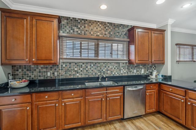 1207 Grandview Dr, Nashville, TN 37215