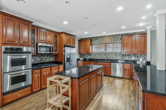 1207 Grandview Dr, Nashville, TN 37215