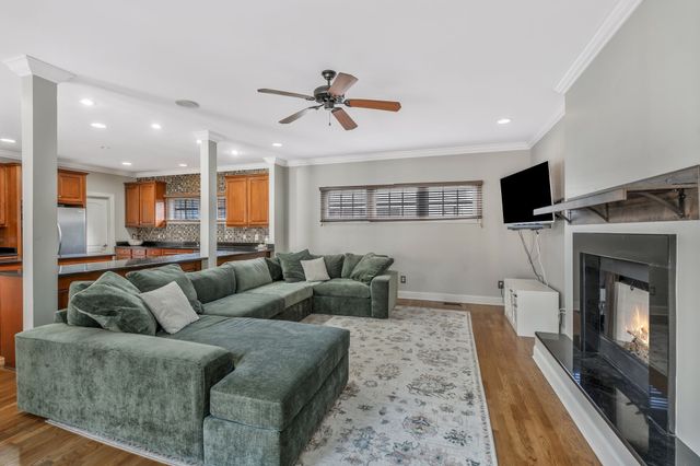 1207 Grandview Dr, Nashville, TN 37215