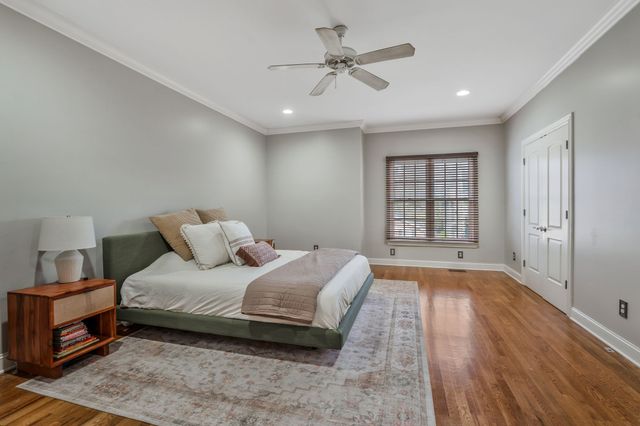 1207 Grandview Dr, Nashville, TN 37215