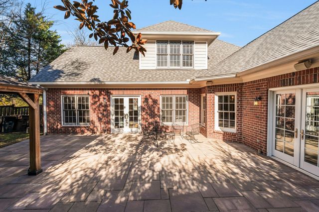 1207 Grandview Dr, Nashville, TN 37215