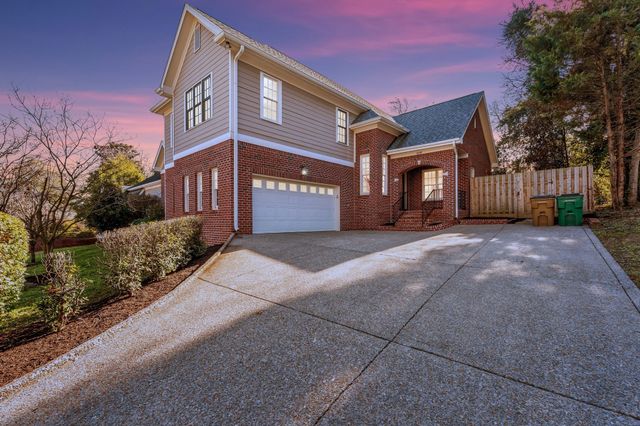 1207 Grandview Dr, Nashville, TN 37215