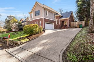 1207 Grandview Dr, Nashville, TN 37215