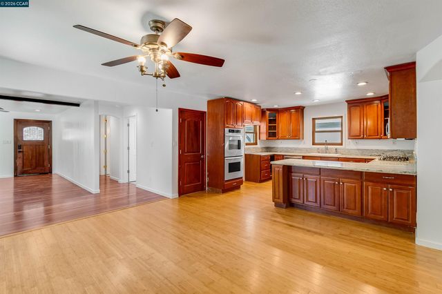 5264 Sunset Dr, El Sobrante, CA 94803