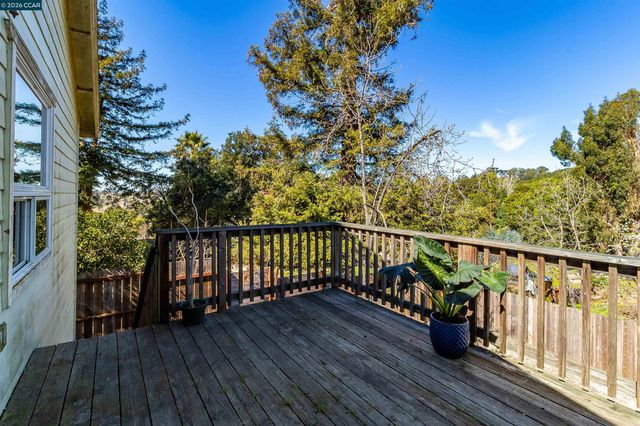 5264 Sunset Dr, El Sobrante, CA 94803