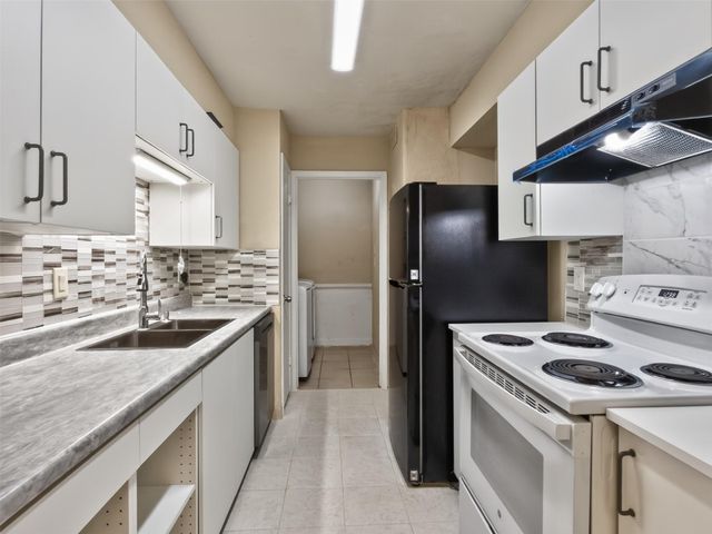 9700 Leawood 1315, Houston, TX 77099