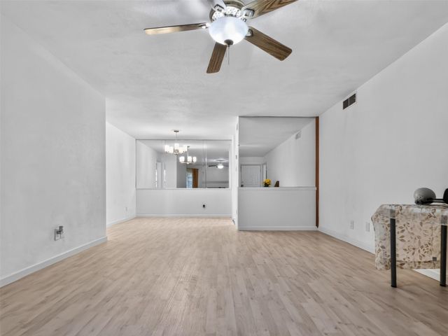 9700 Leawood 1315, Houston, TX 77099
