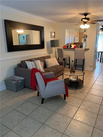 7910 NW 7th Street 103-8, Pembroke Pines, FL 33024