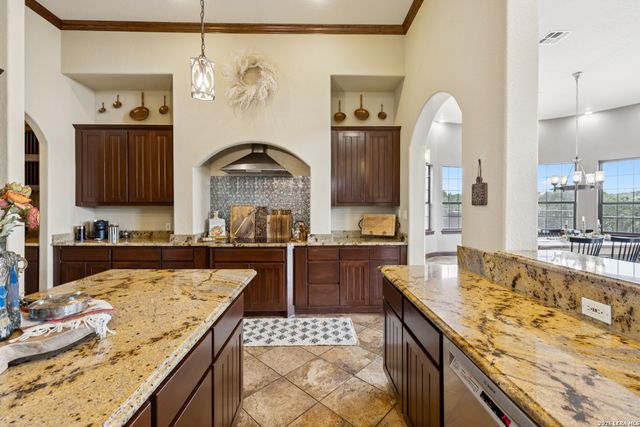 261 COVENEY TRL, Boerne, TX 78006