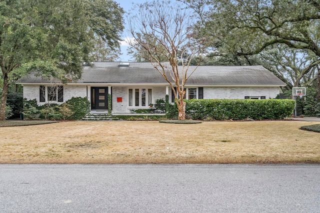 977 Cliffwood Drive, Mount Pleasant, SC 29464