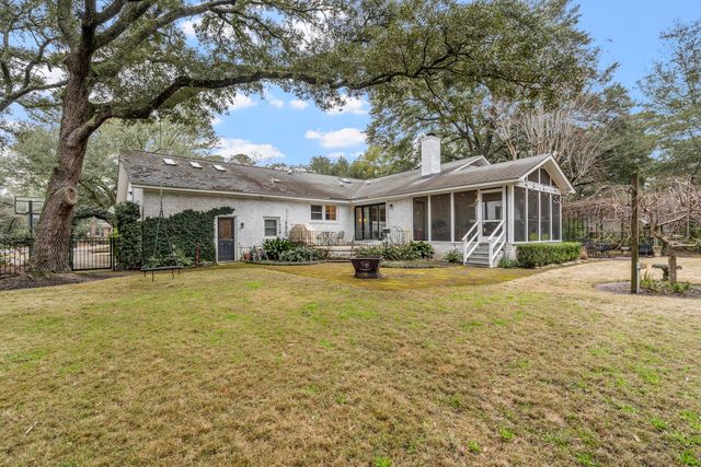 977 Cliffwood Drive, Mount Pleasant, SC 29464