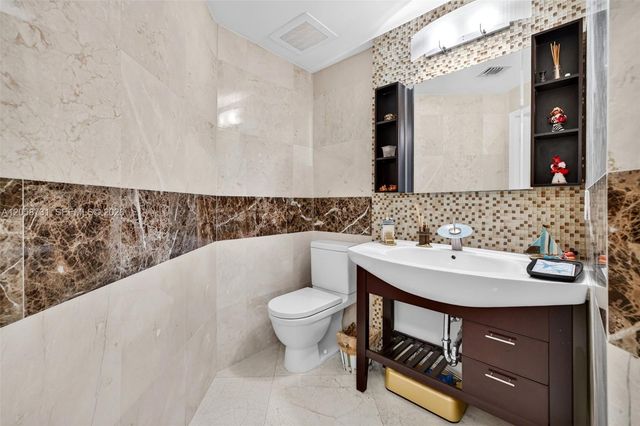3330 NE 190th Street UPH14, Aventura, FL 33180