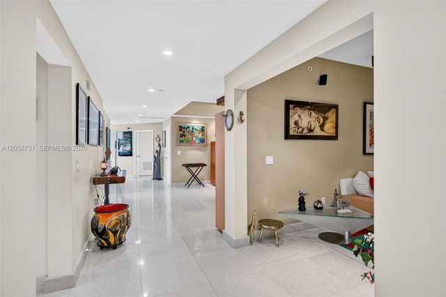 3330 NE 190th Street UPH14, Aventura, FL 33180