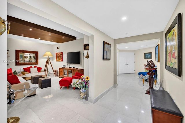 3330 NE 190th Street UPH14, Aventura, FL 33180