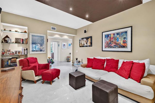 3330 NE 190th Street UPH14, Aventura, FL 33180