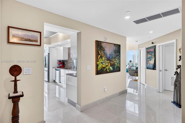 3330 NE 190th Street UPH14, Aventura, FL 33180