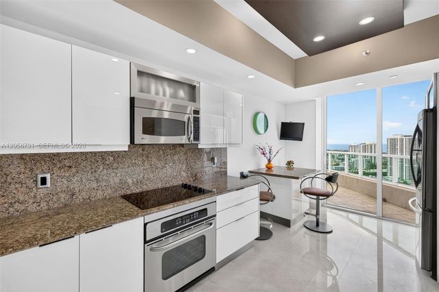 3330 NE 190th Street UPH14, Aventura, FL 33180