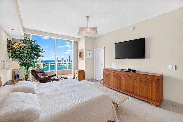 3330 NE 190th Street UPH14, Aventura, FL 33180