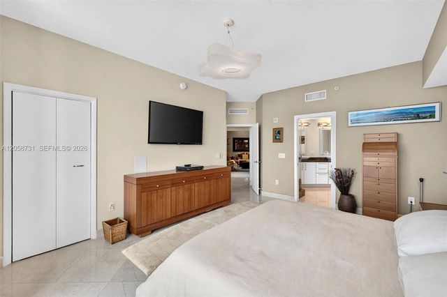 3330 NE 190th Street UPH14, Aventura, FL 33180