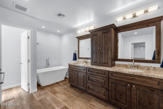 5905 E BERYL Avenue, Paradise Valley, AZ 85253