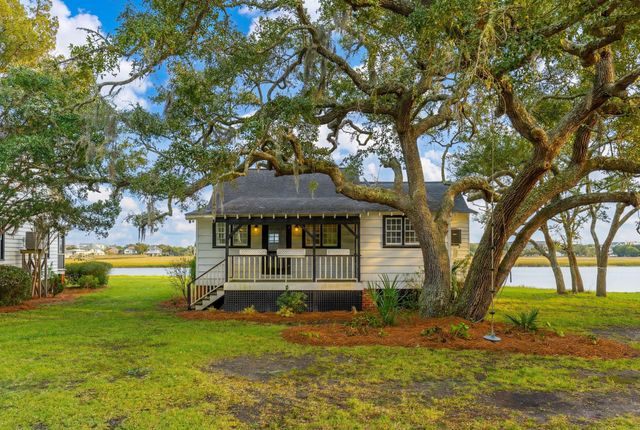 44 Hook Drive, Pawleys Island, SC 29585