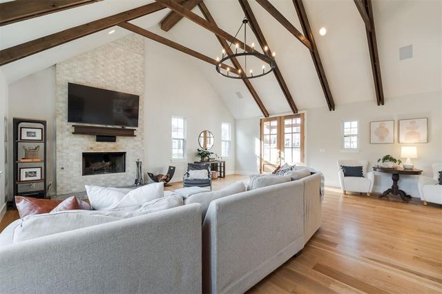 725 E Clegern Place Court, Edmond, OK 73034