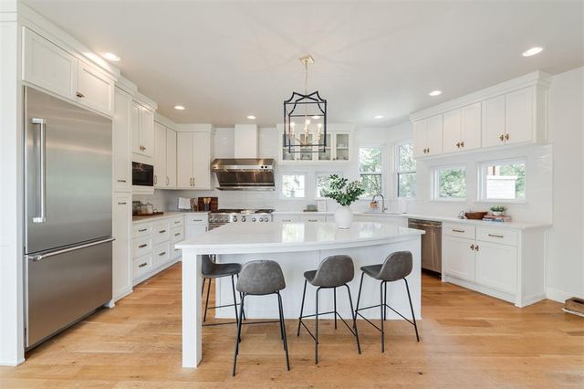 725 E Clegern Place Court, Edmond, OK 73034