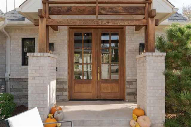 725 E Clegern Place Court, Edmond, OK 73034