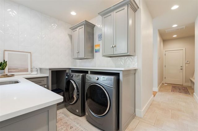 725 E Clegern Place Court, Edmond, OK 73034