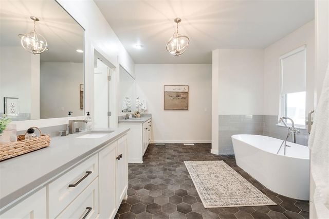 725 E Clegern Place Court, Edmond, OK 73034