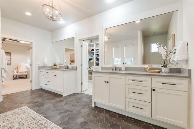 725 E Clegern Place Court, Edmond, OK 73034