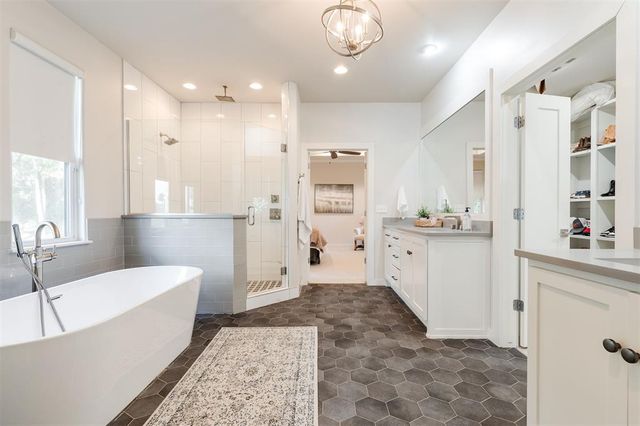 725 E Clegern Place Court, Edmond, OK 73034