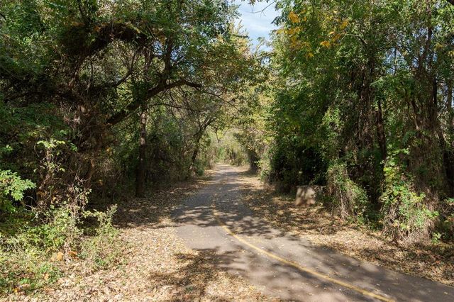 725 E Clegern Place Court, Edmond, OK 73034