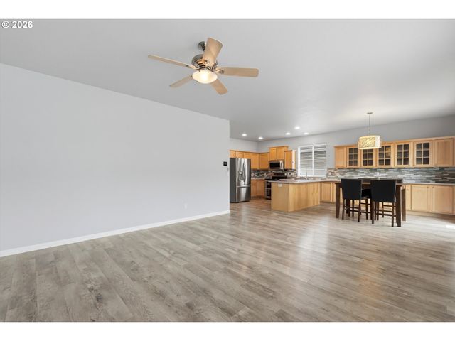 804 N 26TH Ave, Cornelius, OR 97113