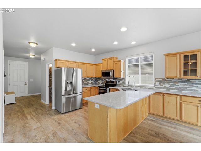 804 N 26TH Ave, Cornelius, OR 97113