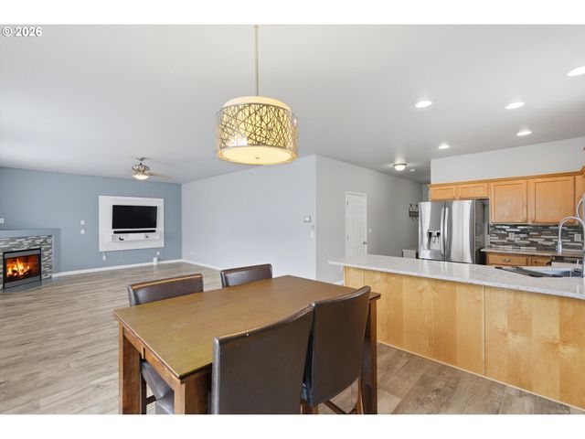 804 N 26TH Ave, Cornelius, OR 97113