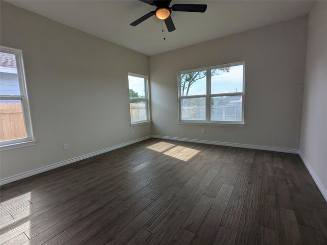 1708 E Ave G, Lampasas, TX 76550