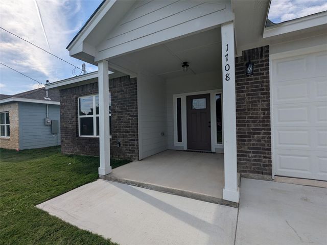 1708 E Ave G, Lampasas, TX 76550