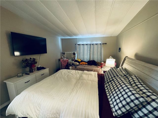 1155 S Riverside Avenue 25, Rialto, CA 92376