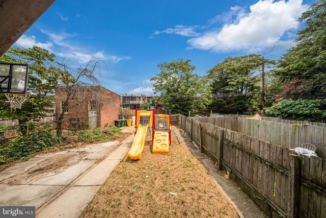 2617 N CALVERT ST, Baltimore, MD 21218