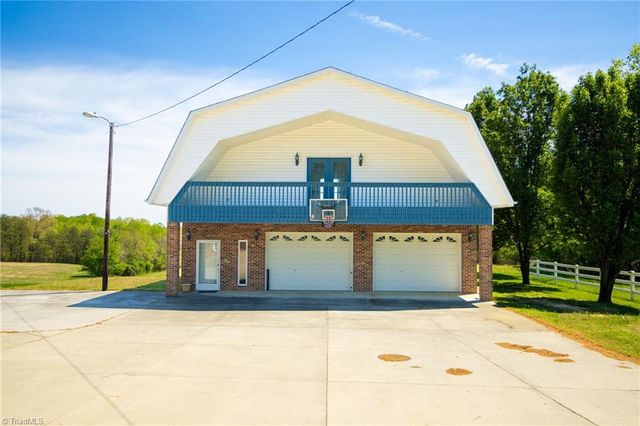 1110 Coon Road, Pinnacle, NC 27043
